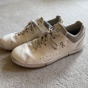 On Running Mens' White The Roger Sneaker sz 11